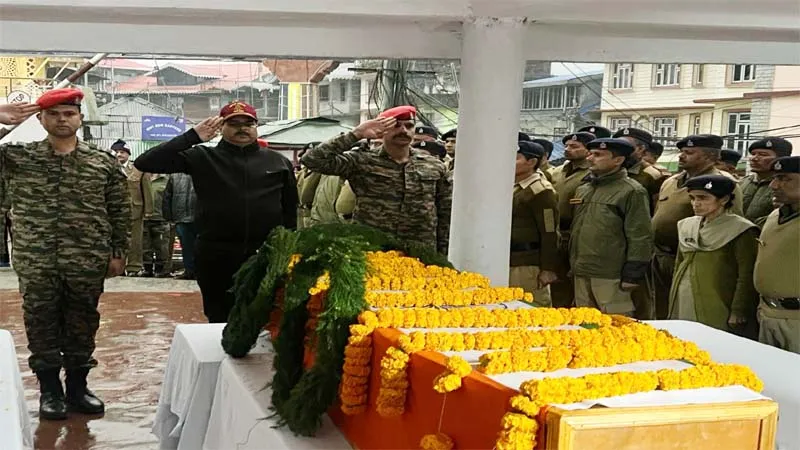 अंबेडकरनगर: चाइना बार्डर पर शहीद हो गया जिले का लाल, परिवार का रो-रोकर बुरा हाल, लोग शोकाकुल, बंधाया ढांढस