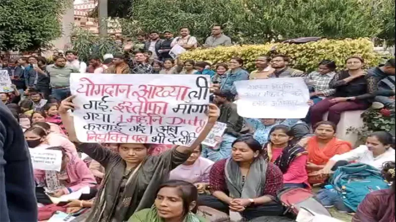 लखनऊ: लेखपाल भर्ती के अभ्यर्थियों ने राजस्व परिषद मुख्यालय पर किया प्रदर्शन, नियुक्ति पत्र देने की उठाई मांग, VIDEO
