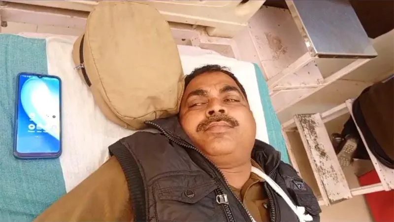 रायबरेली: पुलिस भर्ती परीक्षा में ड्यूटी करने जा रहे उपनिरीक्षक की बाइक मवेशी से टकराई, हालत गंभीर