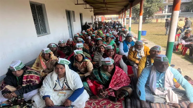 अमेठी: बसपा का साथ छोड़ सैकड़ों ने थामा कांग्रेस का दामन, ली शपथ