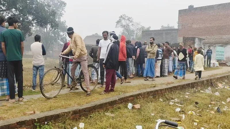 अंबेडकरनगर: प्लाट के पास खून से लथपथ मिला युवक का शव, हत्या की आशंका