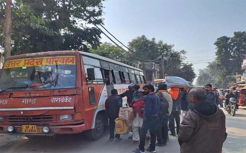 गोंडा: गंगा स्नान के लिए बेचैन दिखे श्रद्धालु, 'बच्चे बूढ़े और जवान, सभी के चेहरे पर दिखी मुस्कान'! जानिये रोडवेज की क्या है तैयारी?