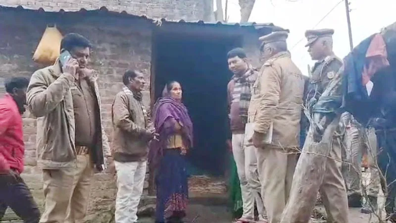 अयोध्या: संदिग्ध परिस्थितियों में बिस्तर पर मृत पाए गए मां-बेटे, दोनों थे बीमार, मौत पर परिजनों ने दिए विरोधाभासी बयान