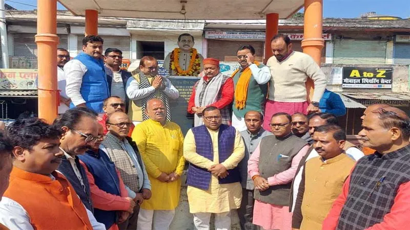 पं. दीनदयाल के सपनों को साकार कर रही सरकारः आकाश जायसवाल