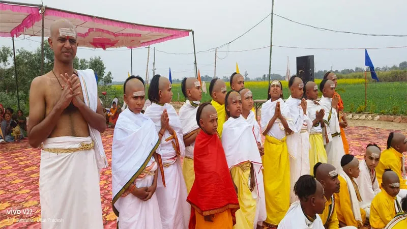 गोंडा: 15 बटुक ब्राम्हणों का कराया गया उपनयन संस्कार, अब लेंगे वेद की शिक्षा