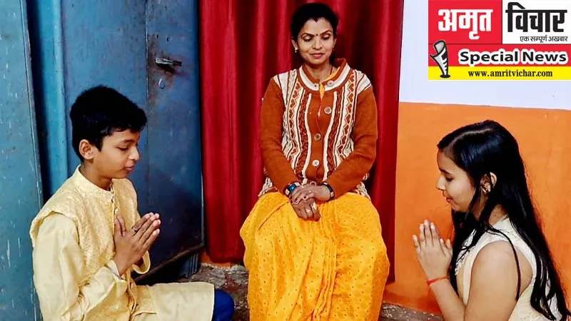 प्रयागराज: एक वैलेंटाइन ऐसा भी!, हाथों में नहीं मां के चरणों में फूल, बच्चों ने माथे पर ली माता के चरणों की धूल!