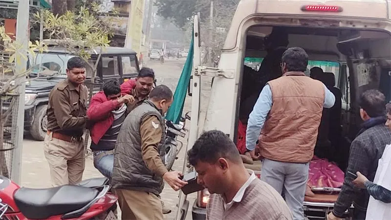 सुलतानपुर: साइकिल सवार को बचाने में पेड़ से टकराई कार, एक की मौत, छह गंभीर