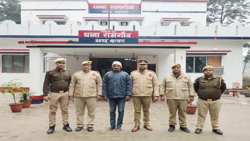 बहराइच: 10 हजार के इनामी अपराधी को पुलिस ने किया गिरफ्तार, छह माह से चल रहा था फरार 