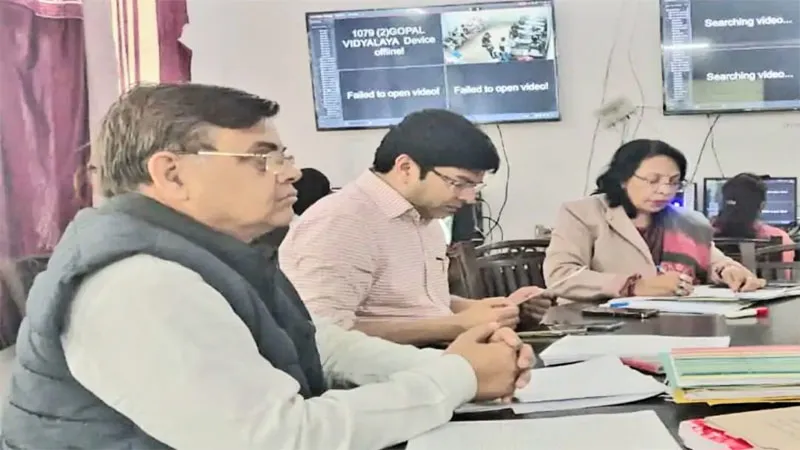 प्रयागराज: परीक्षा केंद्रों में बंद मिला कैमरा, अब होगी बड़ी कार्रवाई, कंट्रोल रूम में पकड़ी गईं 168 सेंटरों की कमियां 
