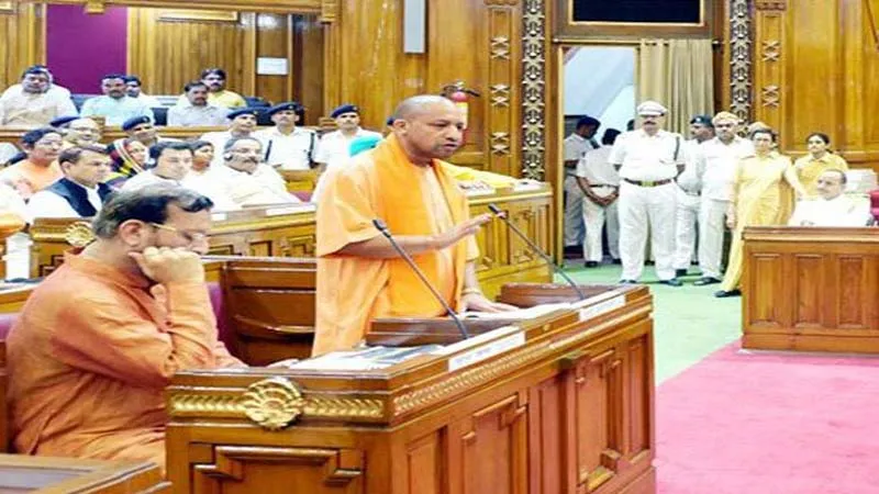 महिलाओं की सुरक्षा पर आपका क्या रवैया है ये राज्यपाल के अभिभाषण के दौरान दिख गया, जब सपा पर बरस पड़े सीएम योगी... 