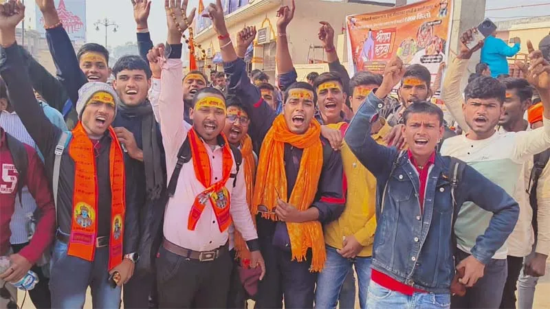 पुलिस भर्ती परीक्षा में भाग लेने आए अभ्यर्थियों ने किए रामलला के दर्शन, लगाए जय श्री राम के नारे, जानिए क्या बोले...