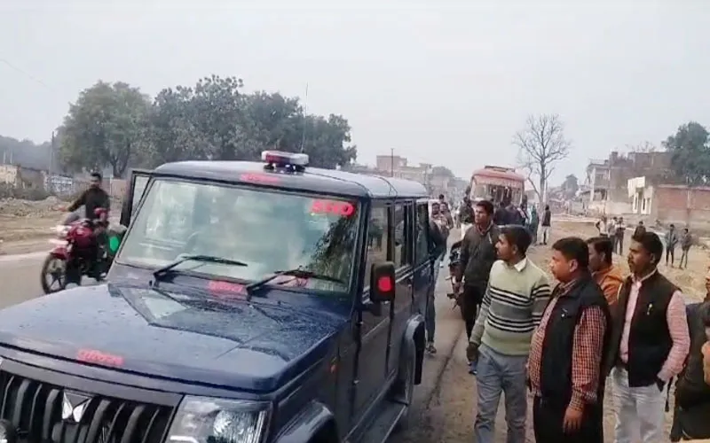 रायबरेली: शिक्षकों से भरी बस पर पथराव में कई शिक्षक हुए घायल, मचा हड़कंप