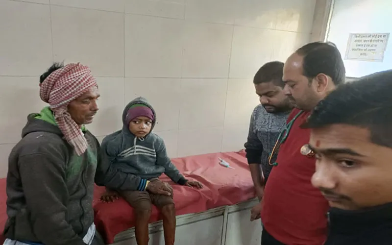 बहराइच: विद्यालय जा रहे छात्र पर कुत्ते ने किया हमला, हुआ लहुलुहान