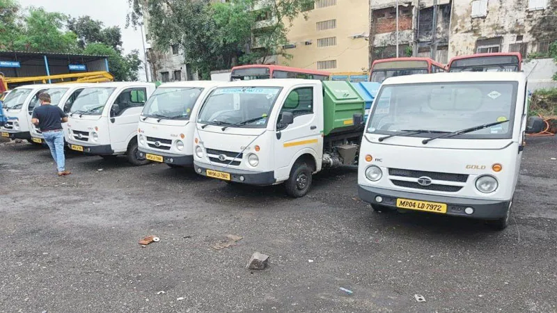 वीआईपी इलाकों में यातायात नियमों का उल्लंघन करने पर 13 के खिलाफ रिपोर्ट दर्ज, चुरा लेते थे कूड़ा गाड़ियों से डीजल! 