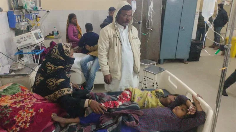 बहराइच: मदरसे के छात्रों ने खाया भरभंडा का बीज, हालत गंभीर, हड़कंप, देखें video 