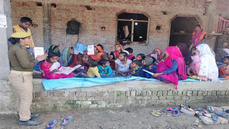 श्रावस्ती: महिलाओं को 'ज्ञान बांटने' गांव-गांव निकलीं 'शक्ति दीदी', औरतों-बच्चों को अधिकारों को लेकर किया जागरूक