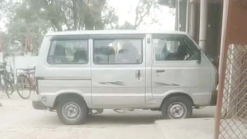 अमेठी: बिना परमिट, फिटनेस, 'पीयूसी' और बीमा के जिले में दौड़ रहीं सैकड़ों स्कूली वैन, बच्चों की जान की बनीं दुश्मन!