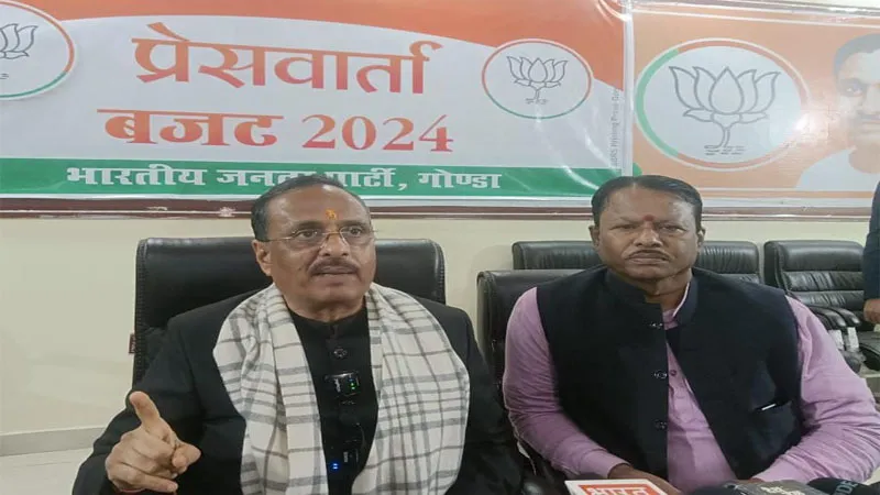 'मुगल मानसिकता' का जीवंत उदाहरण हैं ओवैसी, बार बार जुबान पर सवार हो जाता है 'पाकिस्तानी भूत': दिनेश शर्मा 