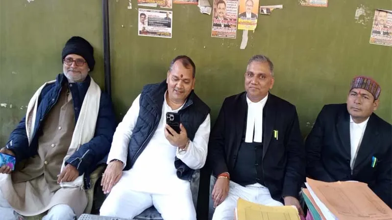 सुलतानपुर: पूर्व सपा विधायक संतोष पांडेय समेत 12 आरोपियों की बढ़ीं मुश्किलें, कोर्ट ने सभी पर तय किए आरोप 