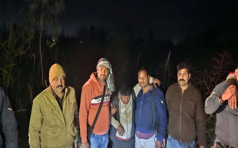 सीतापुर: पुलिस को मिली सफलता, मुठभेड़ में ईनामी बदमाशों को किया गिरफ्तार, पैर में लगी गोली