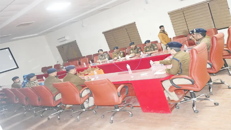 नवनियुक्त एडीजी जोन ने अधिकारियों के साथ की अहम बैठक, कहा- राममंदिर परिसर की सुरक्षा और भक्तों का रखें ख्याल