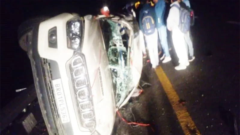 सुलतानपुर: अयोध्या जा रहे श्रद्धालुओं की स्कार्पियो पलटी, दो घायल