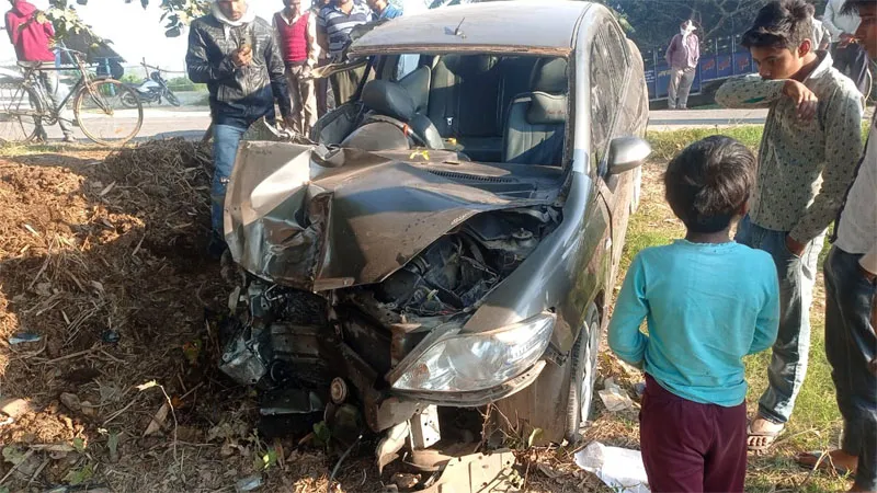 सीतापुर: कार और ट्रैक्टर ट्रॉली की आमने सामने हुई जोरदार टक्कर, एक गंभीर, कोहराम