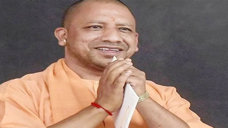 लखनऊ : सीएम योगी को 5000 पत्र भेजकर एनएचएम कर्मियों ने लगाई गुहार, मांग पूरी हुई तो बढ़ जाएगा वेतन!