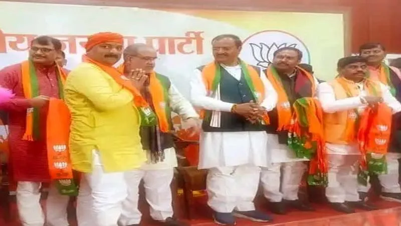 सुलतानपुर: ‘कमल‘ को हराकर फिर भाजपा के हुए अवनीश, पार्टी में 'कहीं खुशी कहीं गम' जैसा माहौल!