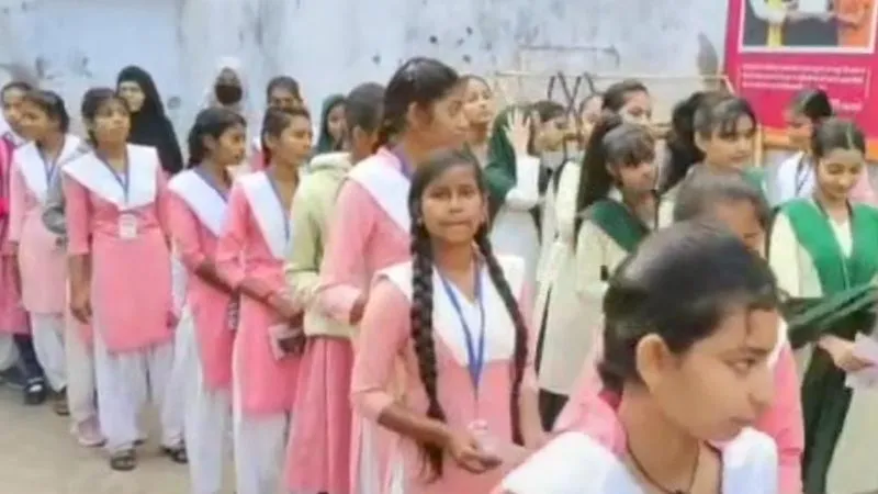 UP Board Exam: बांदा में यूपी बोर्ड की 64 केंद्रों पर परीक्षा शुरू...CCTV से हो रही निगरानी, पढ़ें- पूरी खबर