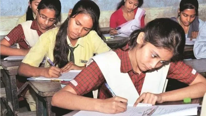 UP Board Exam 2025: प्रैक्टिकल एग्जाम में स्टूडेंट्स की नकल पर लगेगी रोक, सचल दल करेगा निगरानी