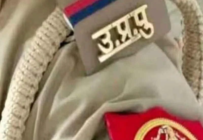 रामपुर : पुलिसकर्मियों ने आटो चालक से मांगा परमिट, उसने दी वर्दी उतरवाने की धमकी 