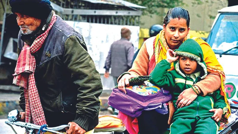 Weather Forecast Kanpur: सूरज चमका तो मिली मौसम के तीखे तेवर से राहत... धूप देख चमके चेहरे 