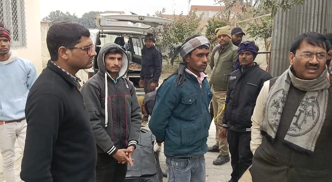 शाहजहांपुर: पेपर मिल में मजदूर का शव मिला, परिवार वालों ने किया हंगामा