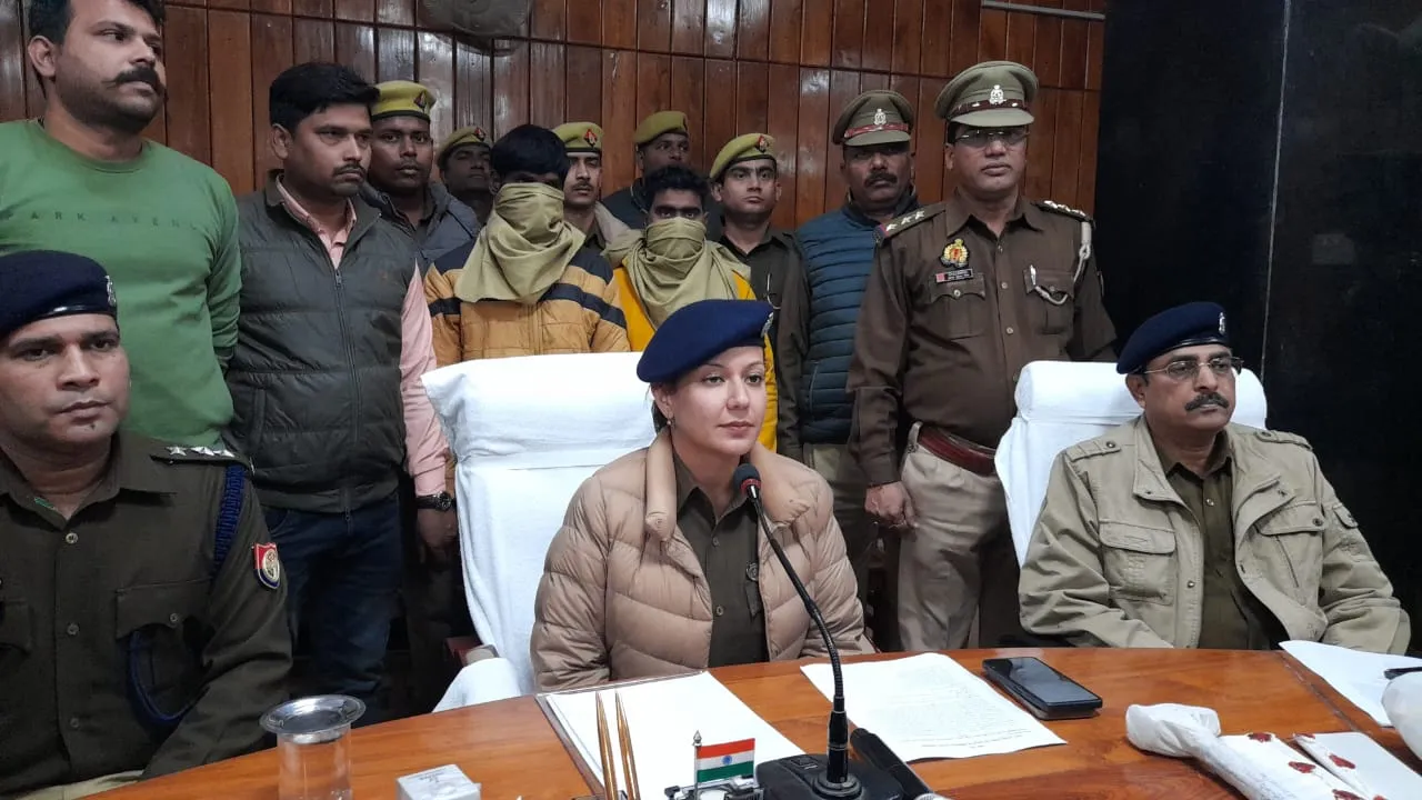 बहराइच : हादसा नहीं बल्कि हथौड़े से मार कर की गई थी युवक की हत्या, चाचा-भतीजा गिरफ्तार