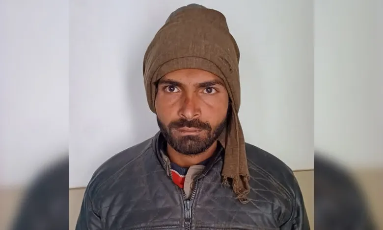 बिजनौर: जेल ले जाते समय हथकड़ी खोलकर आरोपी फरार, मचा हड़कंप