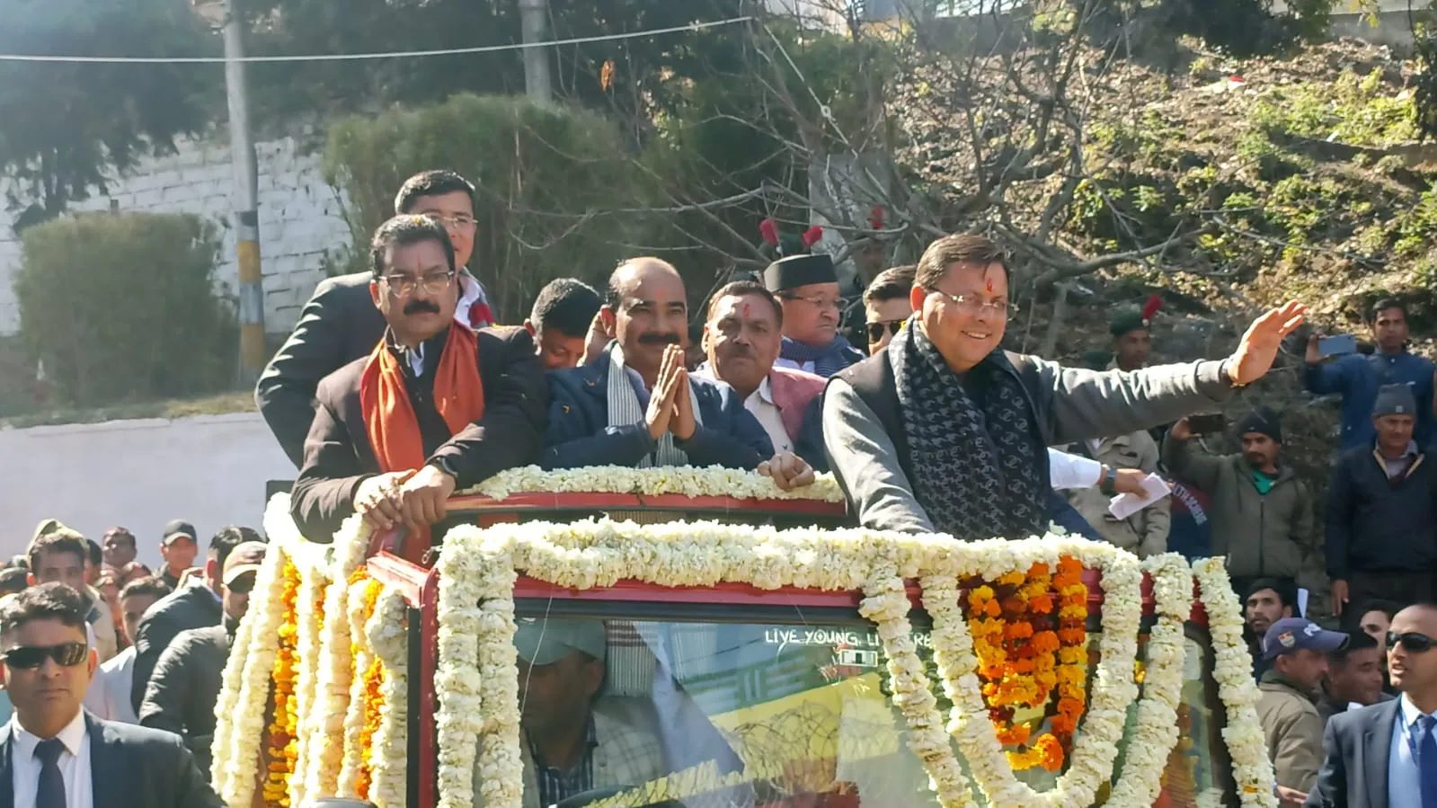सांस्कृतिक नगरी अल्मोड़ा में CM धामी का भव्य रोड शो, हजारों की संख्या में कार्यकर्ता हुए शामिल