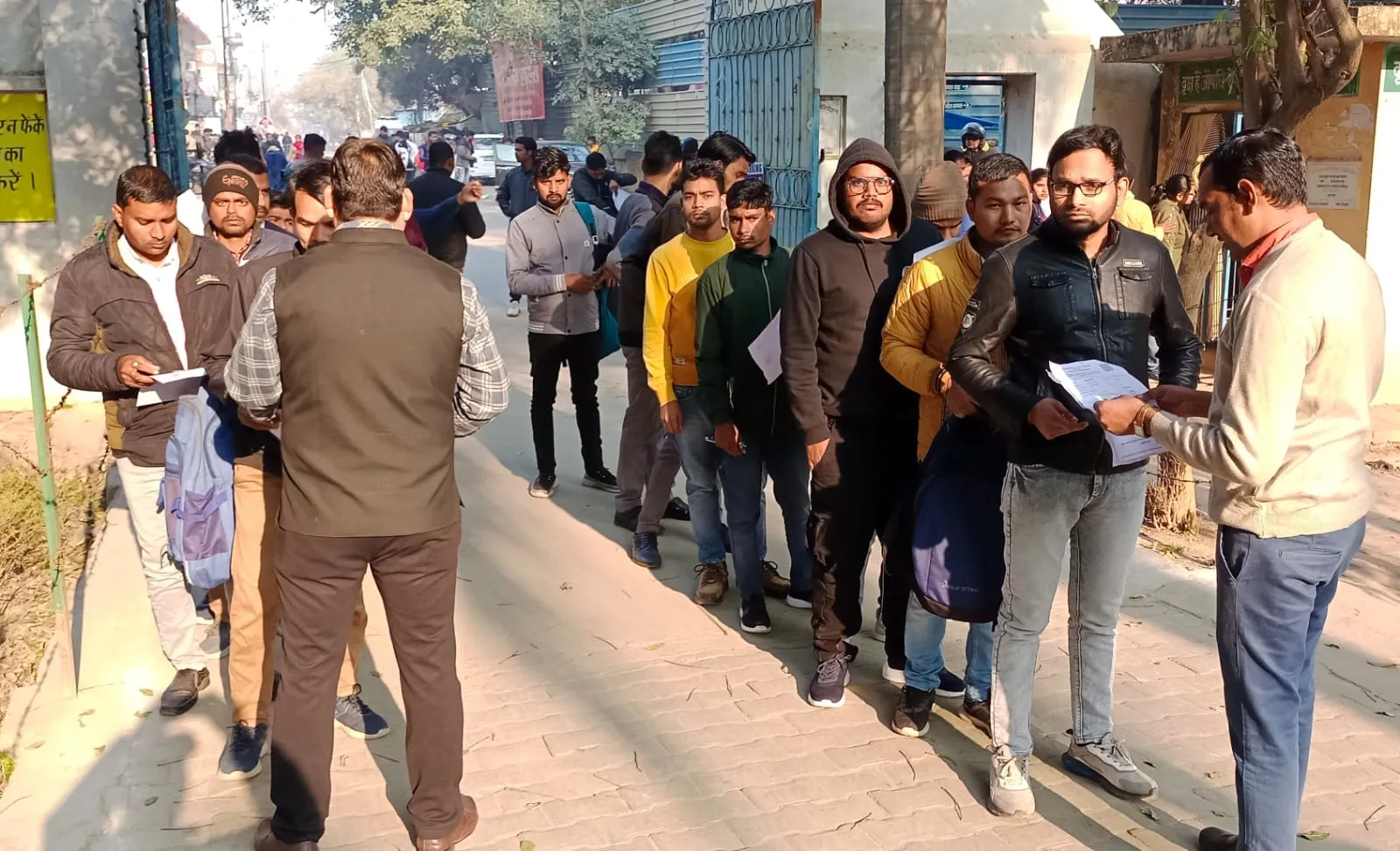 लखीमपुर खीरीः कड़ी सुरक्षा के बीच संपन्न हुई आरओ-एआरओ परीक्षा, 8933 परीक्षार्थियों ने छोड़ी परीक्षा  