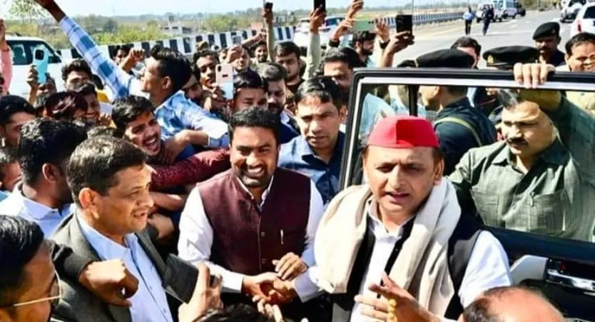 अखिलेश यादव की मौजूदगी में अजीम की सपा में वापसी, फिरोजाबाद किले को मजबूत करने का दे गए मंत्र