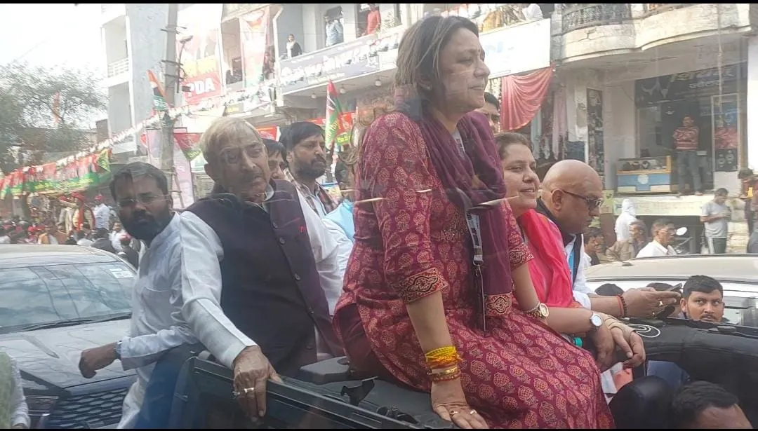 आगरा: न्याय यात्रा में दिखा सपा का दबदबा, पीछे छूट गया कांग्रेसियों का काफिला 