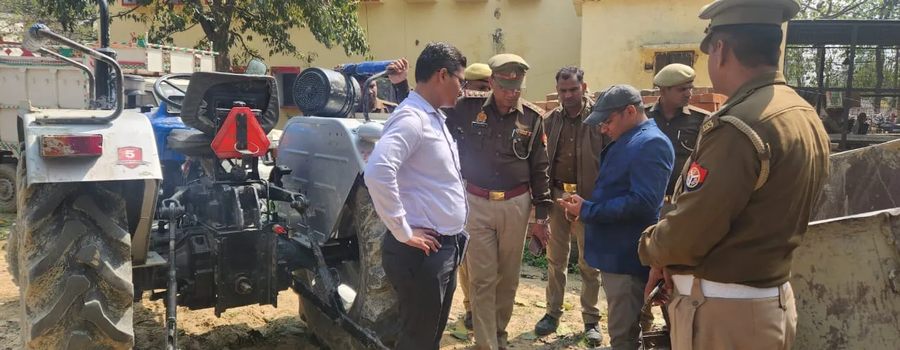 कासगंज : तालाब में ट्रैक्टर ट्रॉली पलटने का मामला ,जांच में चालक की लापरवाही आई सामने 
