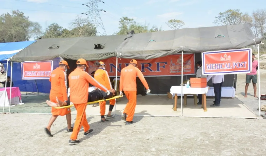 लखीमपुर-खीरी: मॉकड्रिल... शारदा नदी में पलटी नाव, डूबे लोग, NDRF ने किया रेस्क्यू