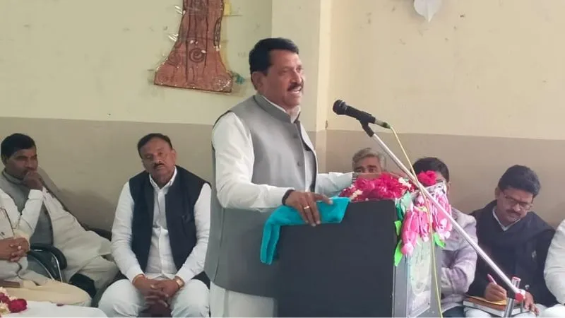 Etawah: शिवप्रसाद फिरोजाबाद समेत दो लोकसभा सीटों पर लड़ेंगे चुनाव... मैनपुरी कन्नौज में से किसी एक पर भी बनेंगे प्रत्याशी    