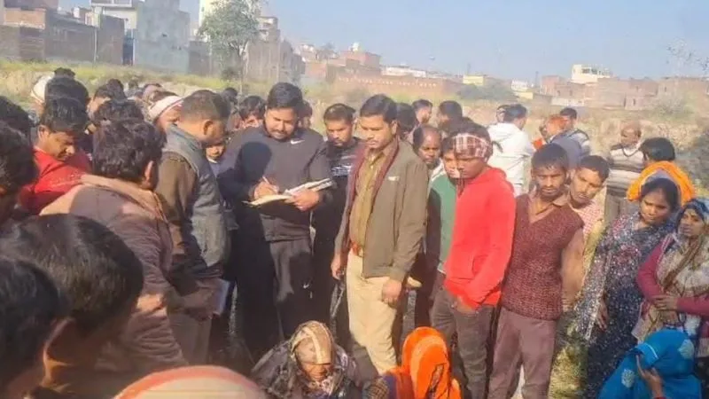Etawah: संदिग्ध परिस्थितियों में 20 वर्षीय युवक का शव पेड़ पर फांसी के फंदे से लटका मिला; ग्रामीणों ने जताई ये आशंका... 