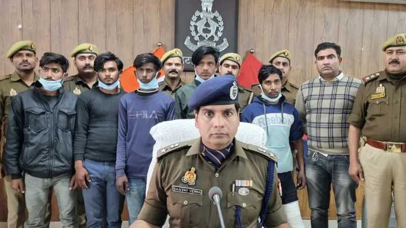 Etawah News: ऑटो चोरी करने वाले पांच आरोपी मुठभेड़ में गिरफ्तार... चोरी का माल बरामद