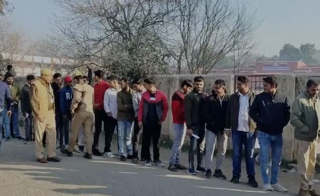 Budaun News: पुलिस आरक्षी परीक्षा शुरू, हर पग पर पुलिस की नजर, फिंगर प्रिंट स्कैन कराकर मिला प्रवेश