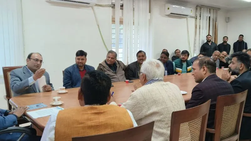 Kanpur: सीजीएटी कार्यालय में उद्यमी व व्यापारियों ने किया विरोध प्रदर्शन; जांच के नाम पर लगाया उत्पीड़न का आरोप...