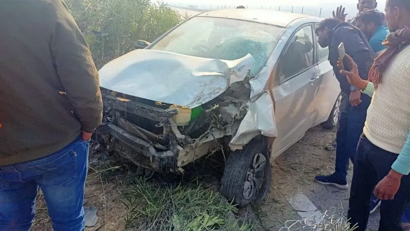 Unnao Accident: अनियंत्रित कार ने बाइक सवारों को मारी टक्कर, एक की मौत, एक की हालत गंभीर