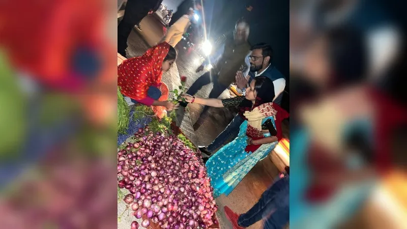 Unnao News: पालिका अध्यक्ष ने सब्जी मंडी हटाने के लिए अपनाया ये अनोखा तरीका, हर कोई देखकर बोला वाह...