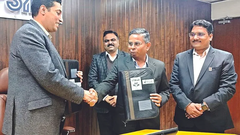 Kanpur News: औद्योगिक क्षेत्रों में गैस आपूर्ति करेगा HPCL; यूपीसीडा के साथ साइन किया एमओयू...